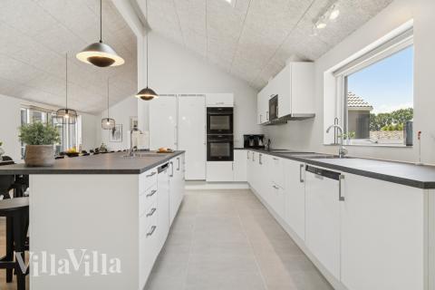 Kjøkkenet i luksushus nr. 815 er fullt utstyrt så dere lett kan lage mat til 26 personer.