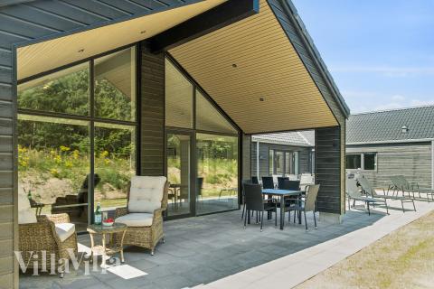 På terrassen i feriehus nr. 815 er det plass til 26 personer.