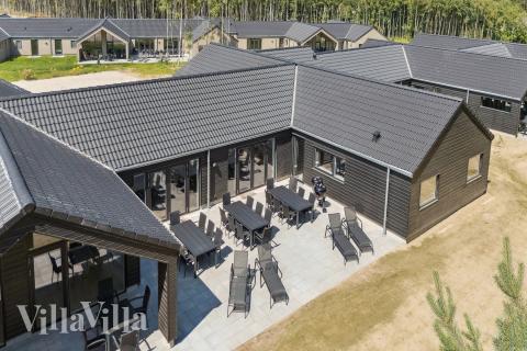 Dette lekre huset med svømmebasseng, nr. 815, med plass til 26 personer, ligger i Østjylland