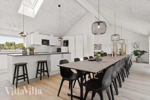 Oppholdsrom med plass til 24 i luksushus nr. 817.