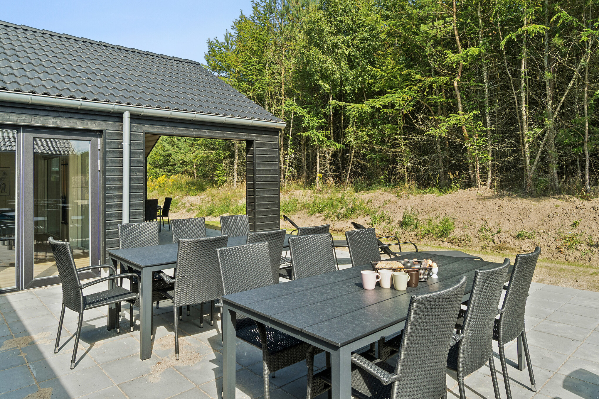 Luksushus nr. 817 har en deilig terrasse med gode hagemøbler til 24 personer.
