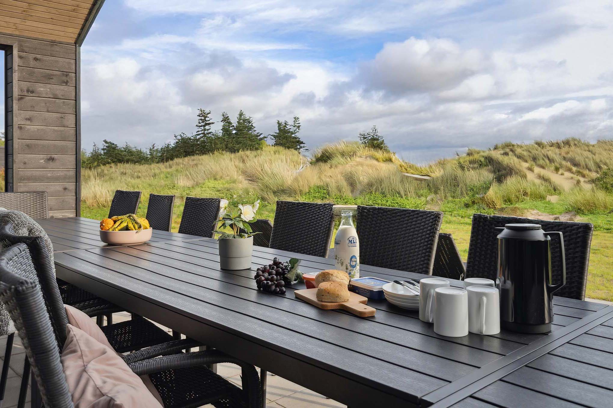 Luksushus nr. 902 har en deilig terrasse med gode hagemøbler til 18 personer.