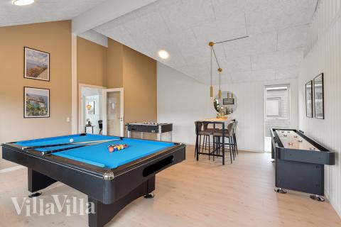 I tillegg til alle aktivitetsmulighetene i husets bassengavdeling, kan du også spille biljard, bordtennis og dart i luksushus nr. 672