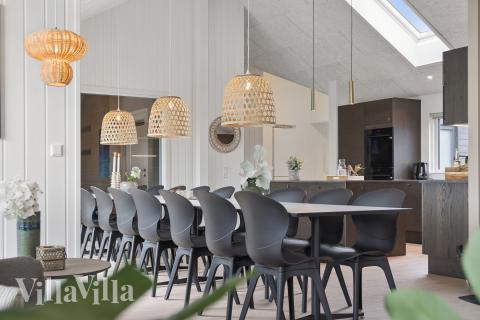 Oppholdsrom med plass til 18 i luksushus nr. 672.