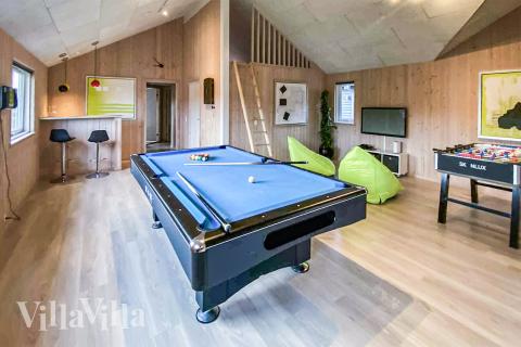 Luksushus nr. 281 til 18 personer tilbyr et stort aktivitetsrom med bl.a. biljard og dart