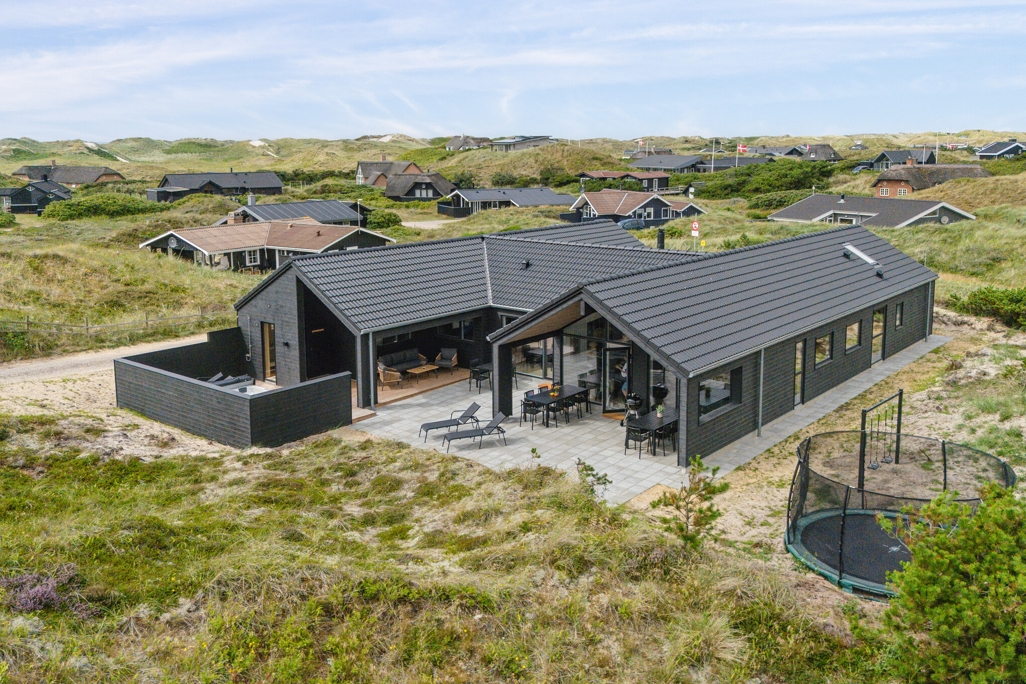 Dette lekre huset med svømmebasseng, nr. 672, med plass til 18 personer, ligger i Vestjylland