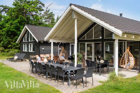 Dette lekre huset med svømmebasseng, nr. 367, med plass til 18 personer, ligger i Nordsjælland