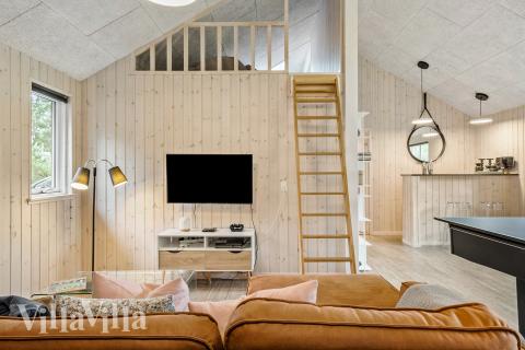 Luksushus nr. 367 til 18 personer tilbyr et stort aktivitetsrom med bl.a. biljard og dart