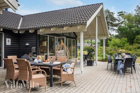 Luksushus nr. 367 har en deilig terrasse med gode hagemøbler til 18 personer.