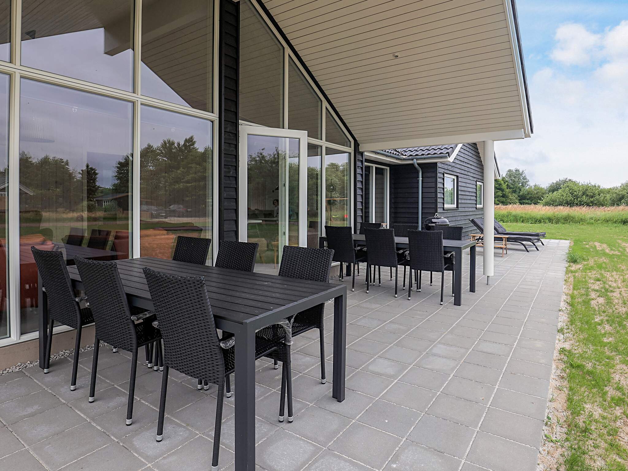 Luksushus nr. 670 har en deilig terrasse med gode hagemøbler til 12 personer.