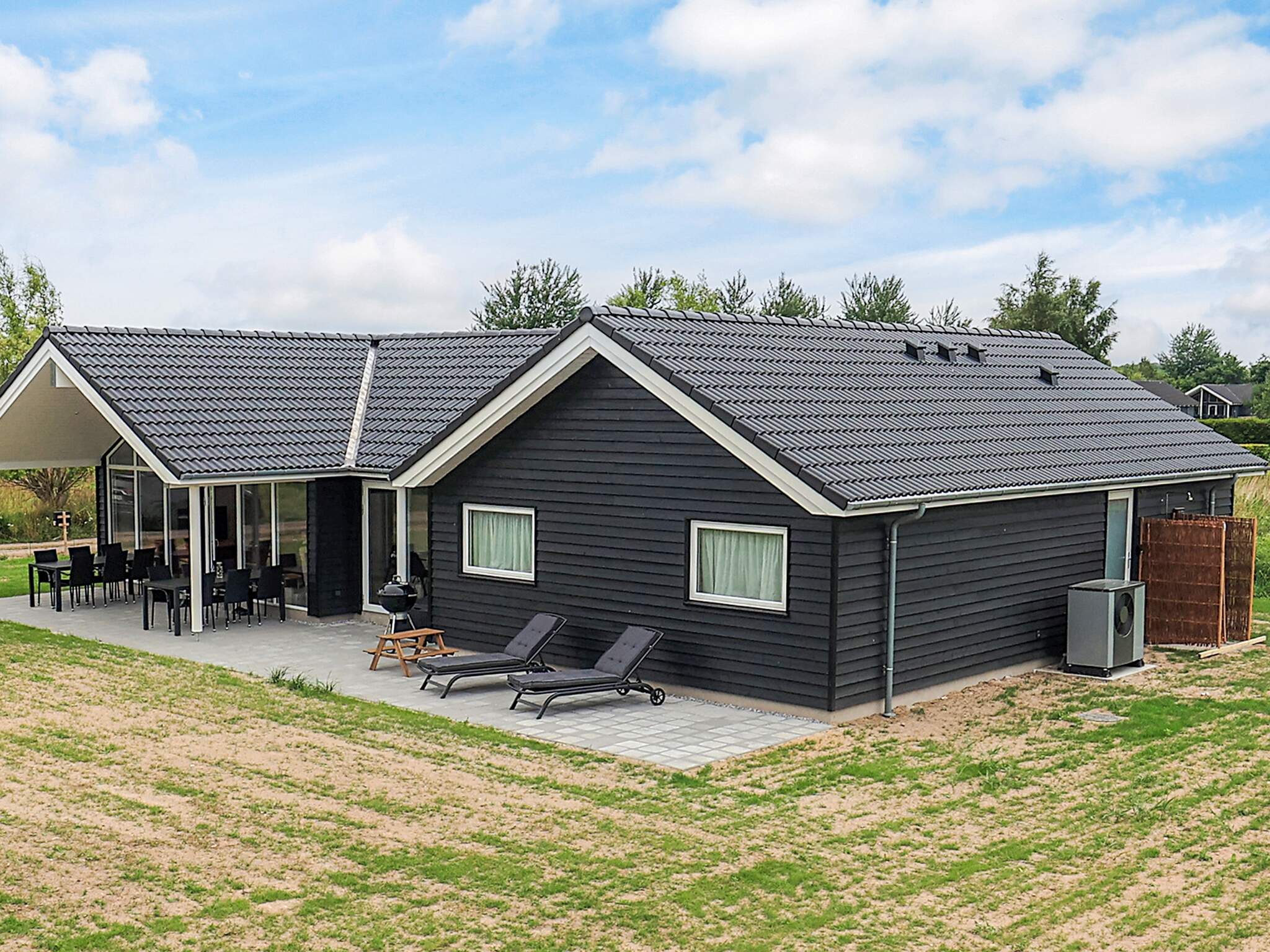 Dette lekre huset med svømmebasseng, nr. 670, med plass til 12 personer, ligger i Lolland/Falster/Møn