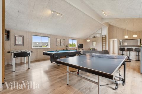 Luksushus nr. 404 til 24 personer tilbyr et stort aktivitetsrom med bl.a. biljard og dart