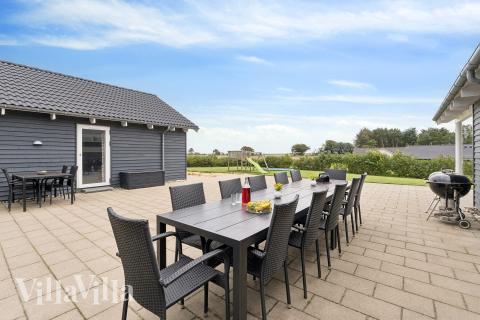 Luksushus nr. 404 har en deilig terrasse med gode hagemøbler til 24 personer.