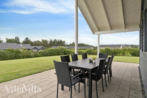 Stor terrasse i luksushus nr. 404 i Limfjorden.