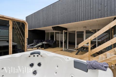 Nyt varmen i boblebadet i luksushus nr. 680 i Nordjylland