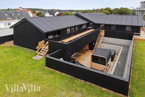 Dette lekre huset med svømmebasseng, nr. 680, med plass til 32 personer, ligger i Nordjylland