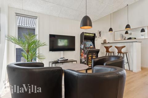 Luksushus nr. 616 til 16 personer tilbyr et stort aktivitetsrom med bl.a. biljard og dart