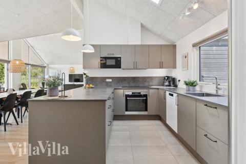 Kjøkkenet i luksushus nr. 616 er fullt utstyrt så dere lett kan lage mat til 16 personer.