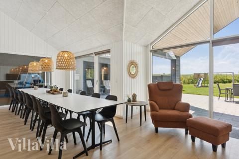 Oppholdsrom med plass til 16 i luksushus nr. 616.