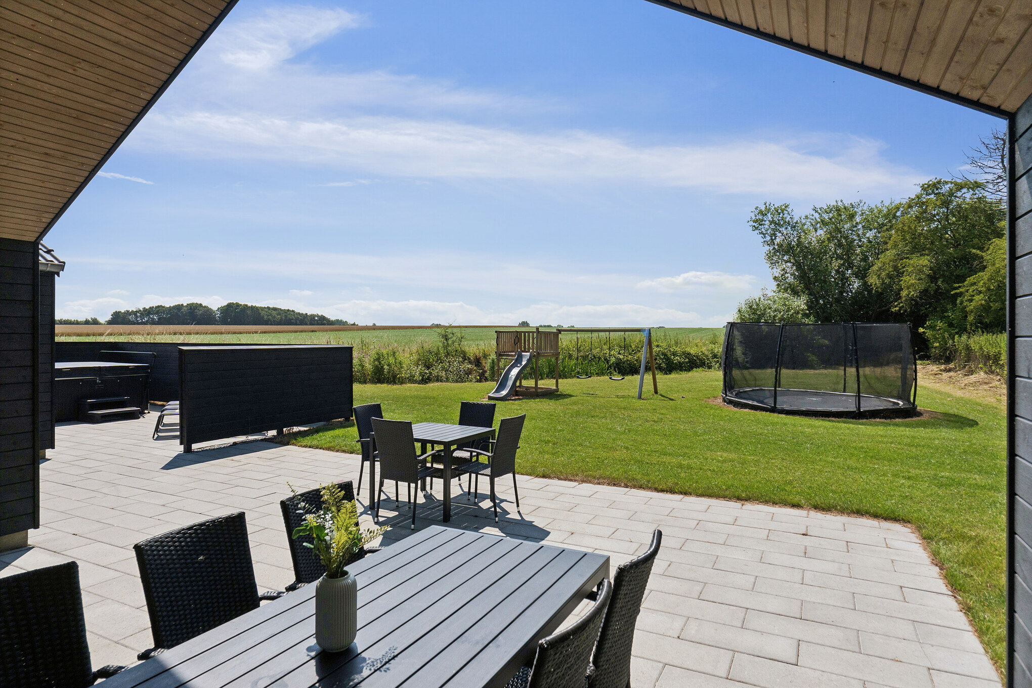 Nyt en grillkveld på terrassen i luksushus nr. 616 i Fyn og øyer