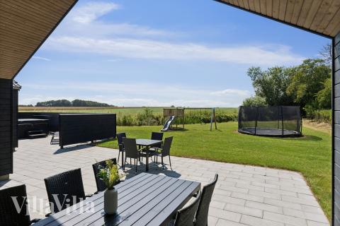 Nyt en grillkveld på terrassen i luksushus nr. 616 i Fyn og øyer