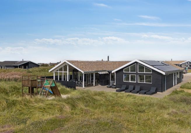 Dette lekre huset med svømmebasseng, nr. 292, med plass til 18 personer, ligger i Vestjylland