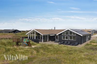 Dette lekre huset med svømmebasseng, nr. 292, med plass til 18 personer, ligger i Vestjylland