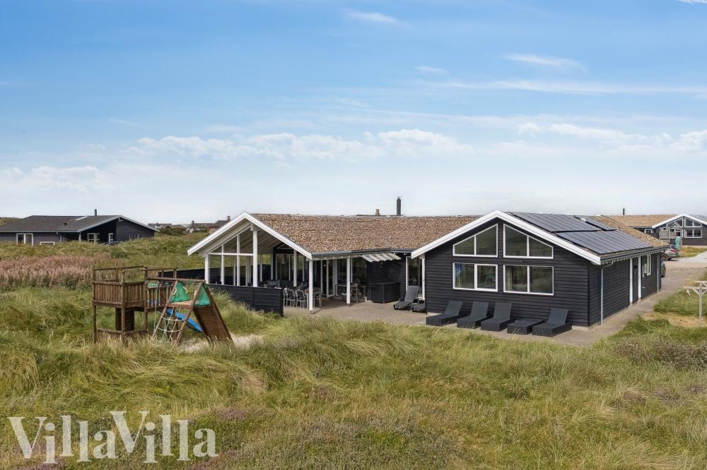 Dette lekre huset med svømmebasseng, nr. 292, med plass til 18 personer, ligger i Vestjylland