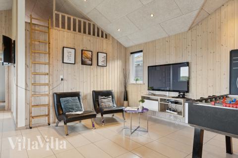 Luksushus nr. 292 til 18 personer tilbyr et stort aktivitetsrom med bl.a. biljard og dart