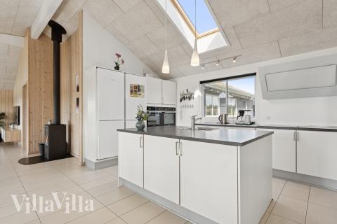 Kjøkkenet i luksushus nr. 292 er fullt utstyrt så dere lett kan lage mat til 18 personer.