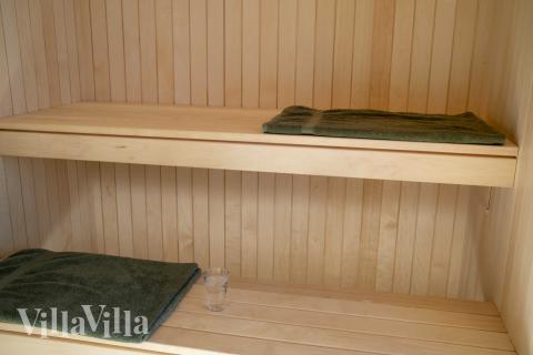 Nyt varmen i badstuen i luksushus nr. 696 til 18 personer