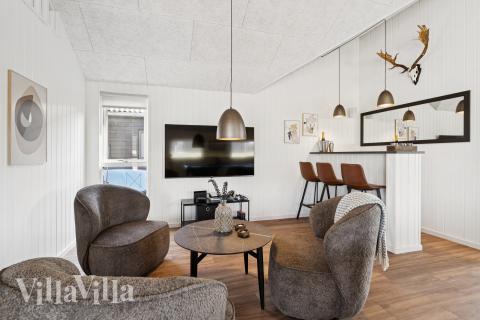 Luksushus nr. 696 til 18 personer tilbyr et stort aktivitetsrom med bl.a. biljard og dart