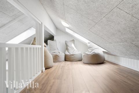 Noen av de 18 soveplassene i luksushus nr. 696 finnes på hems