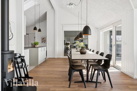 Oppholdsrom med plass til 18 i luksushus nr. 696.