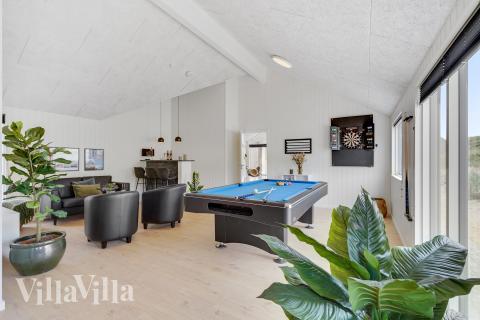 Luksushus nr. 900 til 18 personer tilbyr et stort aktivitetsrom med bl.a. biljard og dart