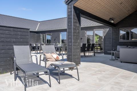 Luksushus nr. 907 har en deilig terrasse med gode hagemøbler til 18 personer.