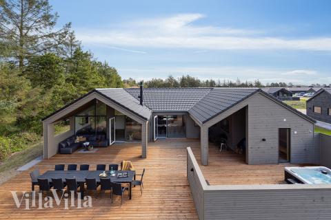 Dette lekre huset med svømmebasseng, nr. 906, med plass til 18 personer, ligger i Fyn og øyer