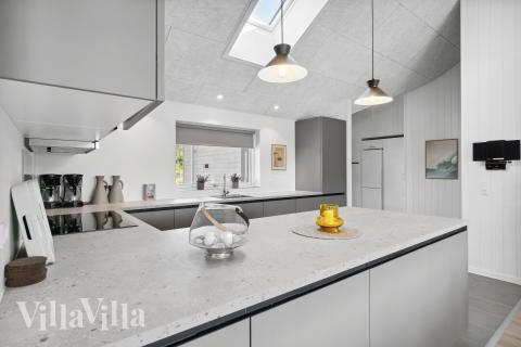 Kjøkkenet i luksushus nr. 906 er godt innrettet.