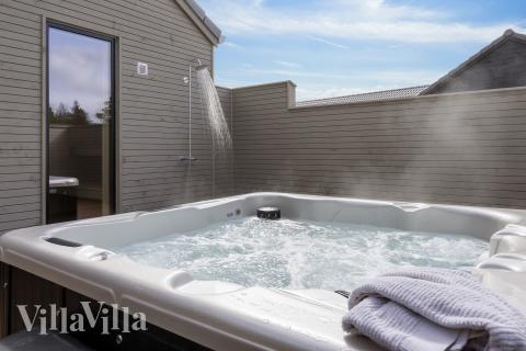 Nyt varmen i boblebadet i luksushus nr. 906 i Fyn og øyer