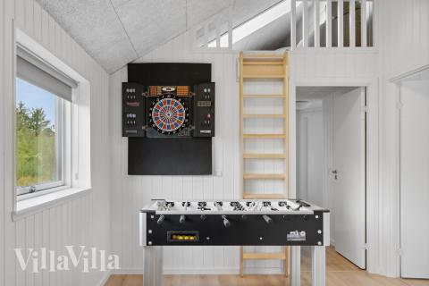 Luksushus nr. 906 til 18 personer tilbyr et stort aktivitetsrom med bl.a. biljard og dart