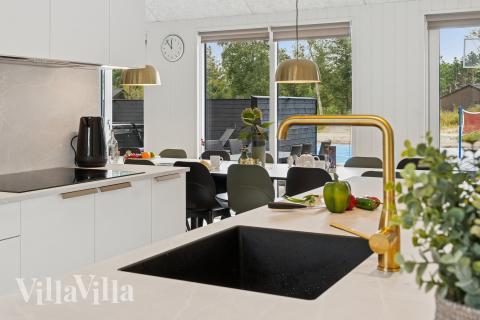 Kjøkkenet i luksushus nr. 697 er fullt utstyrt så dere lett kan lage mat til 20 personer.