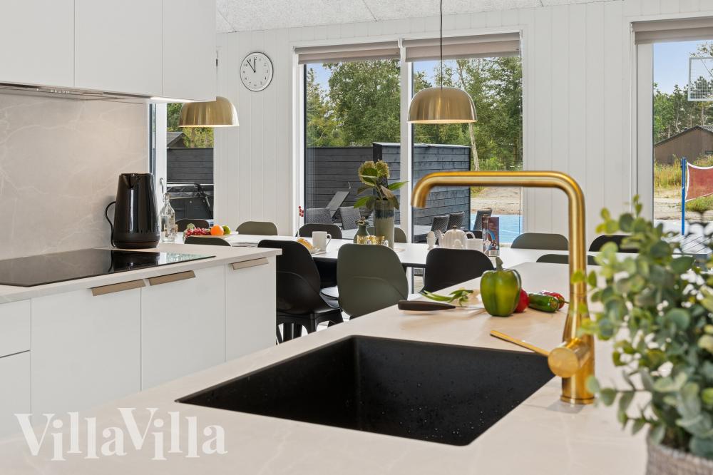 Kjøkkenet i luksushus nr. 697 er fullt utstyrt så dere lett kan lage mat til 20 personer.