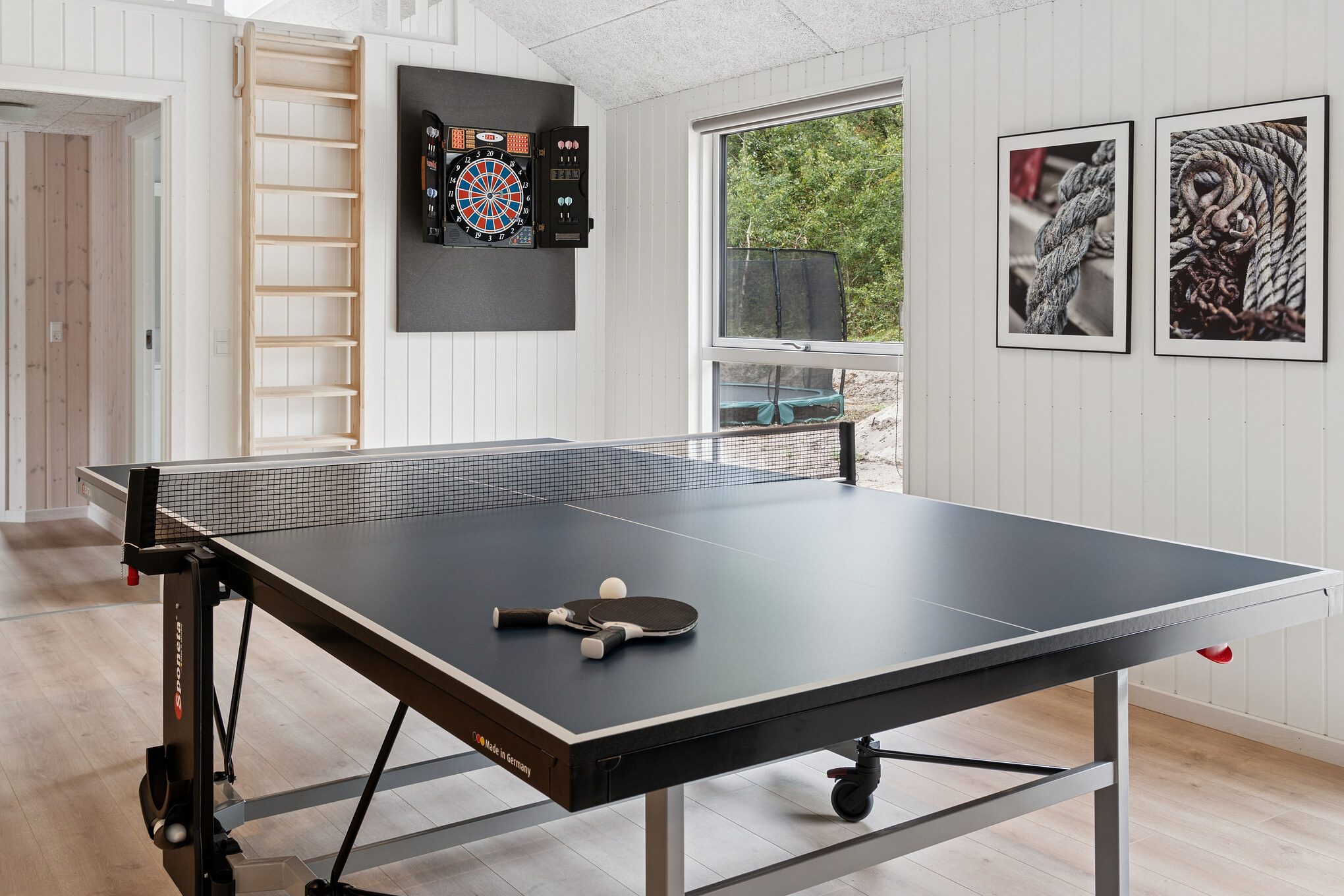 Konkurrer i feriehusets aktivitetsrom når dere besøker luksushus nr. 697 i Lolland/Falster/Møn.