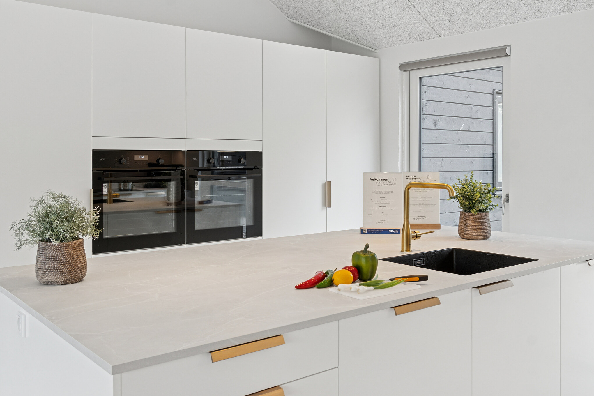 Kjøkkenet i luksushus nr. 697 i Lolland/Falster/Møn er godt innrettet.