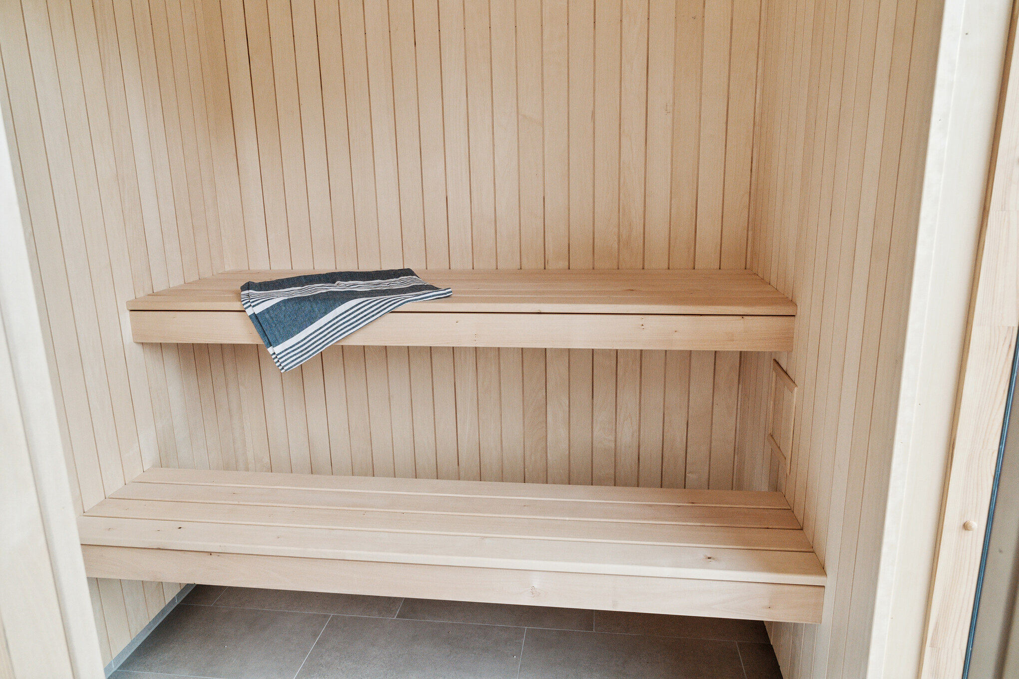 Nyt varmen i badstuen i luksushus nr. 697 til 20 personer