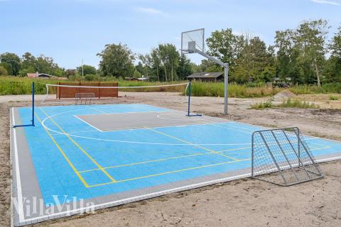 I tillegg til alle aktivitetsmulighetene i husets bassengavdeling, tilbyr også luksushus nr. 697 mengder av utendørsaktiviteter