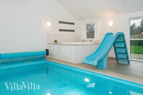 Det flotte bassenget i luksushus nr. 223 til 18 personer