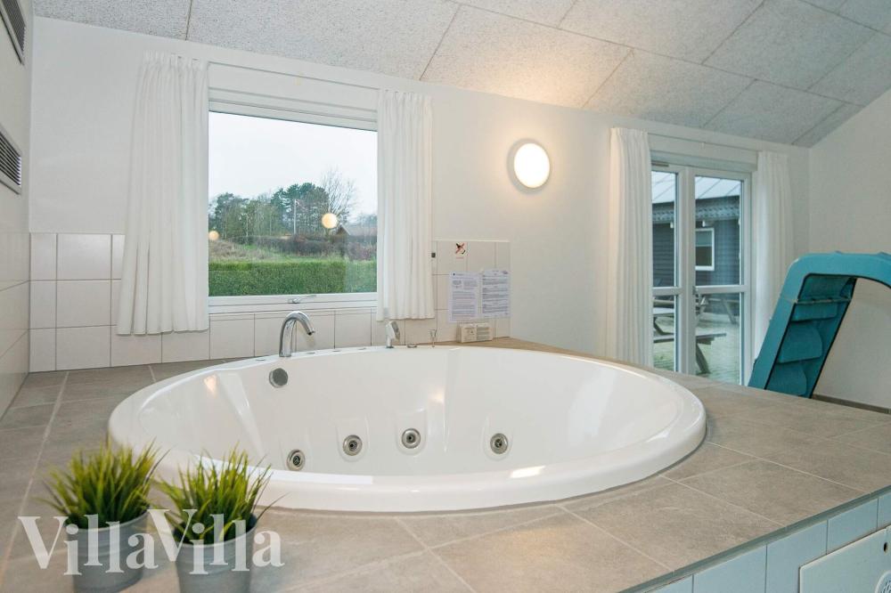 Nyt varmen i boblebadet i luksushus nr. 223 i Østjylland