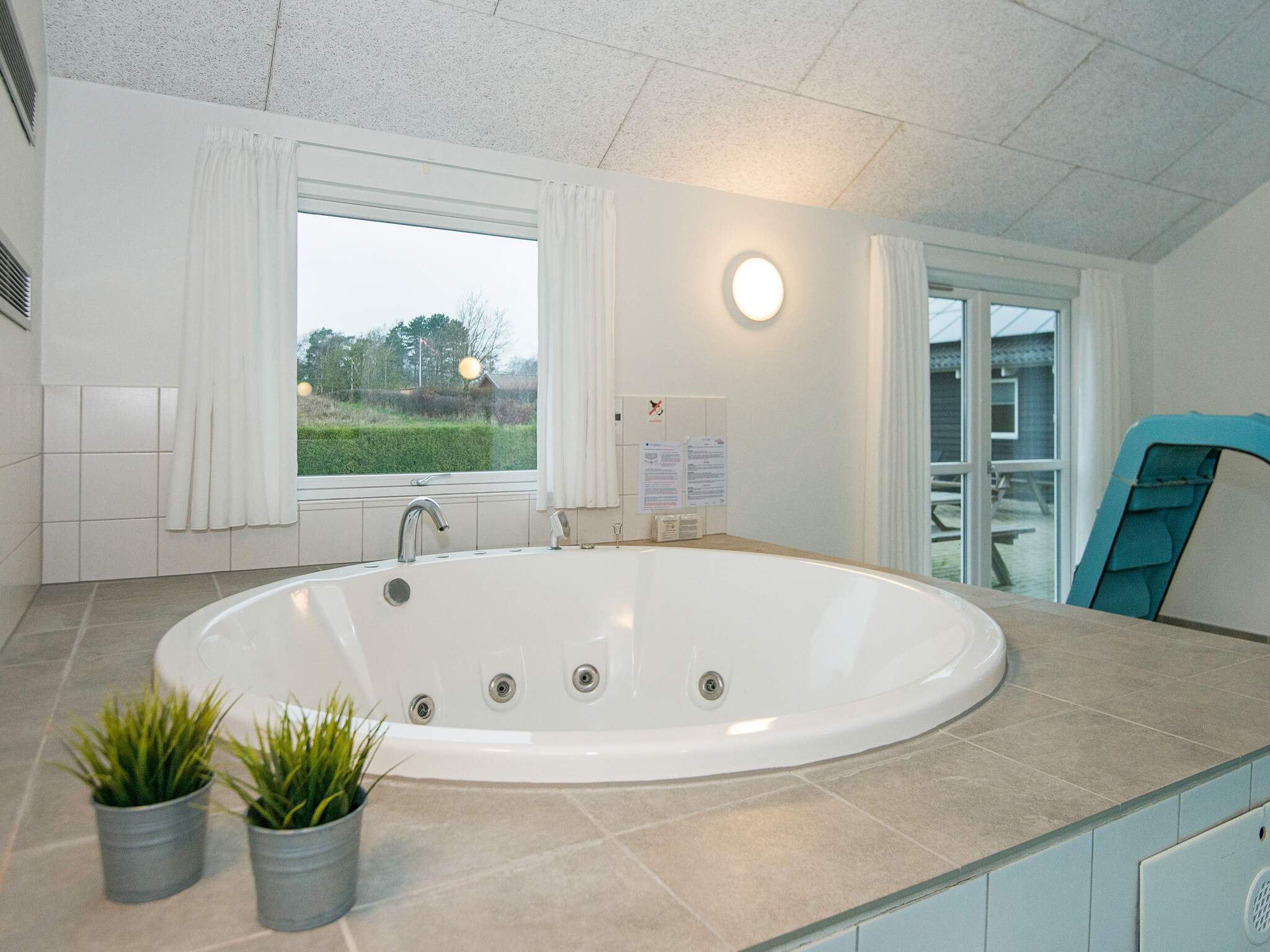 Nyt varmen i boblebadet i luksushus nr. 223 i Østjylland
