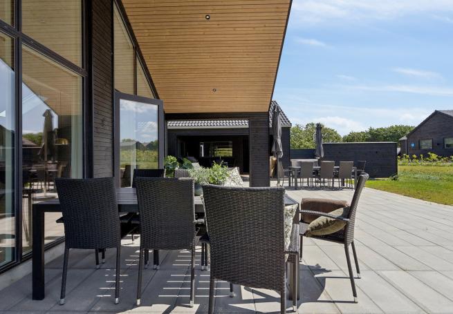 Luksushus nr. 911 har en deilig terrasse med gode hagemøbler til 20 personer.